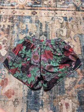 Lululemon Miami Pink Hotty Hot Shorts RARE Size 4